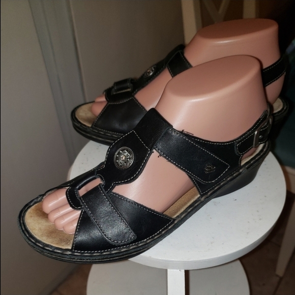 Finn Comfort 'Adana' Black Sandals with Cushioned Footbeds, 7 - Picture 1 of 4